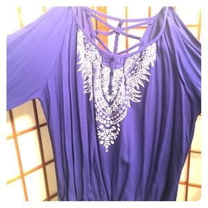 3/4 sleeve cold shoulder top.